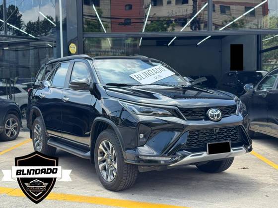 TOYOTA HILUX SW4 2.8 D-4D TURBO DIESEL SRX PLATINUM 7L 4X4 AUTOMÁTICO TOYOTA HILUX SW4 2.8 D-4D TURBO DIESEL SRX PLATINUM 7L 4X4 AUTOMÁTICO